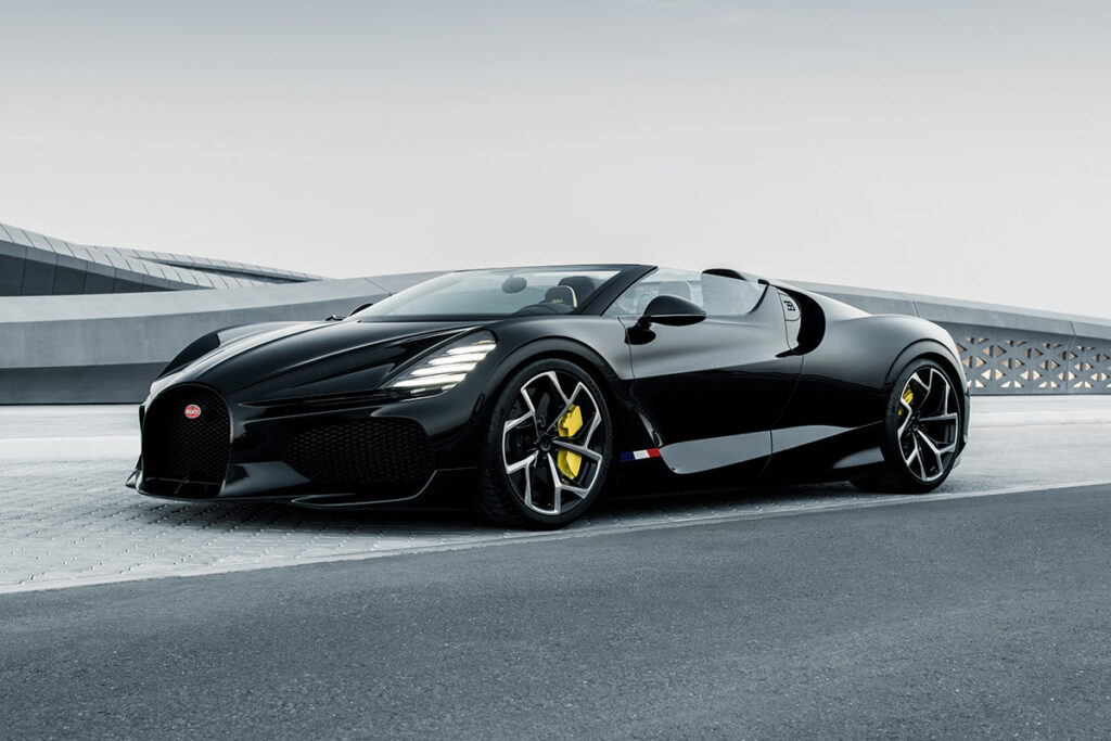 bugatti-mistral-schwarz-seitenansicht