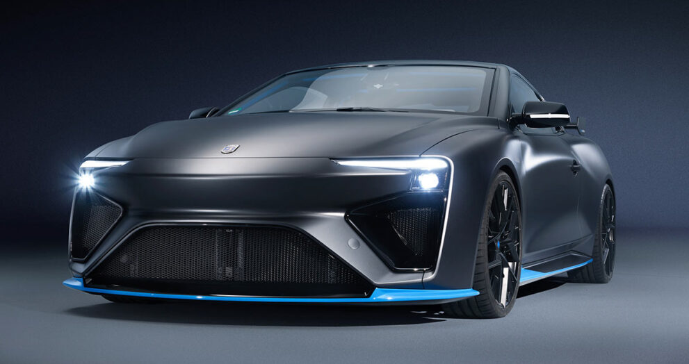 graues-auto-steht-in-showroom-sportwagen-blaue-akzente