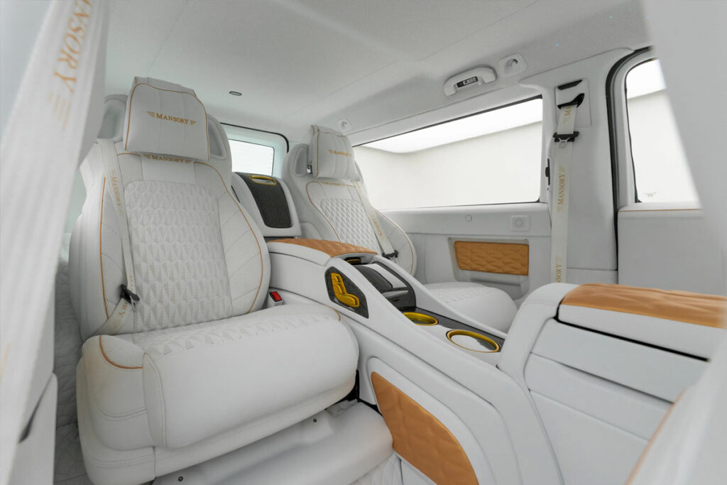 innenraum-weiss-leder-g-klasse-mansory
