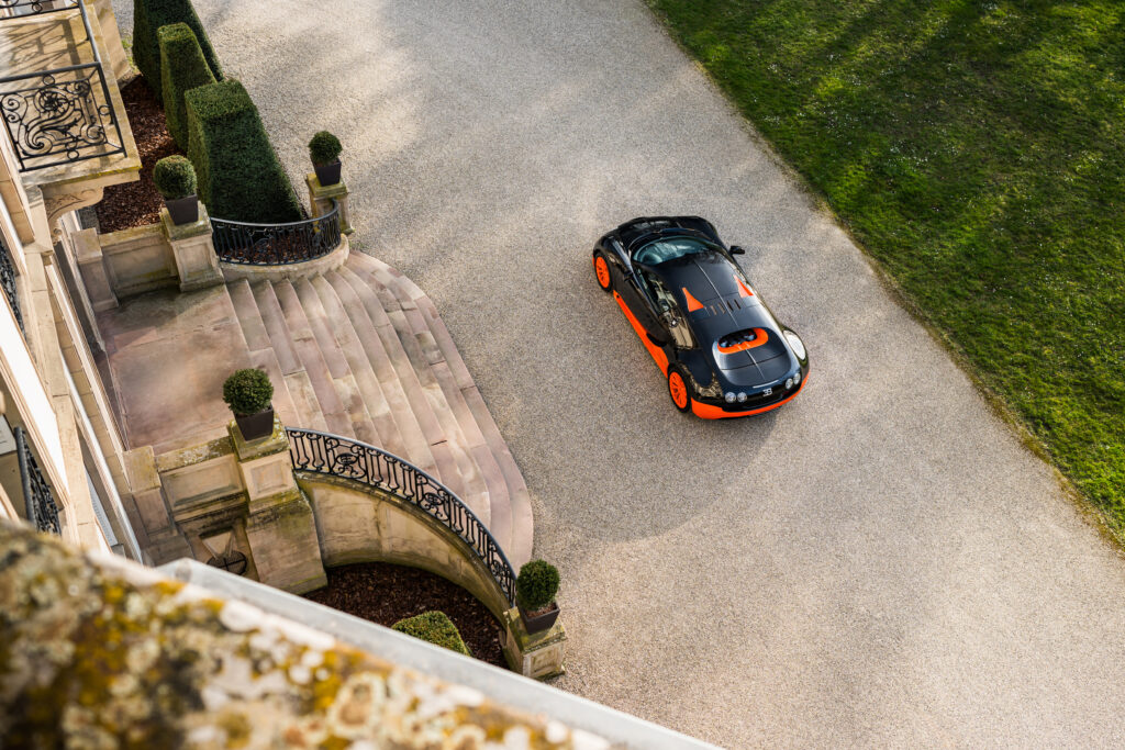 bugatti-veyron-schwarz-orange-von-oben