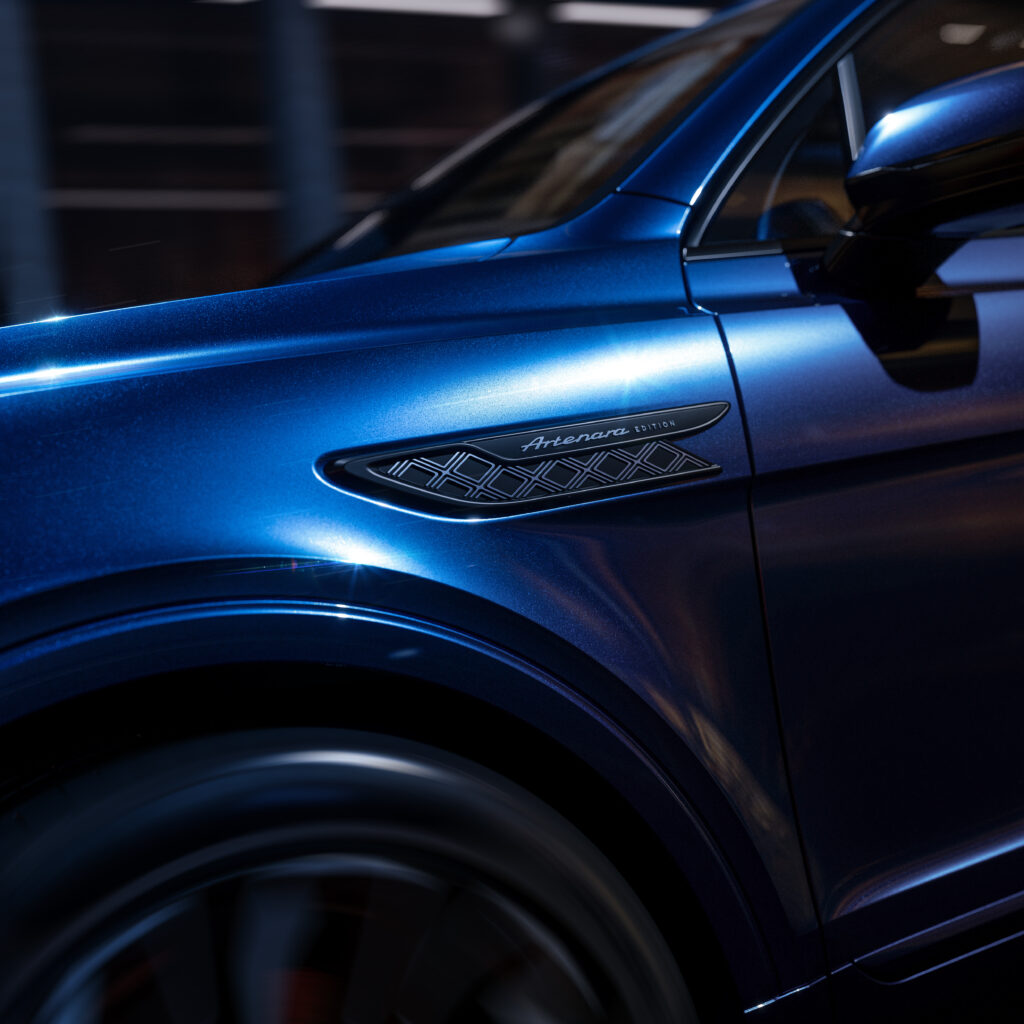 artera-schriftzug-auf-blauem-bentayga