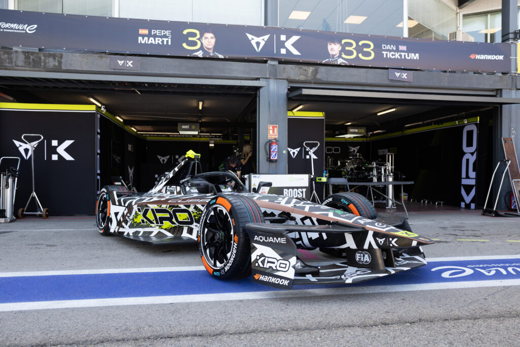 cupra-formel-1-wagen-schwarz-weiss-orange