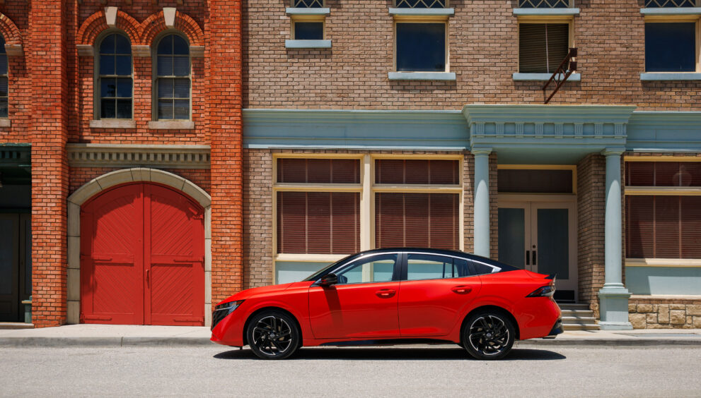 nissan-rot-seitenansicht