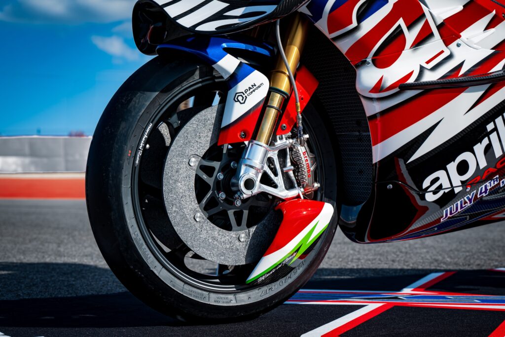 rad-aprilia-motorrad-usa-flagge