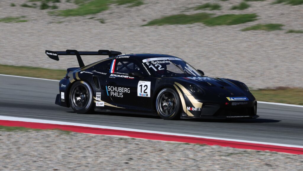 porsche-mobil-1-supercup-2026-schwarz-seite