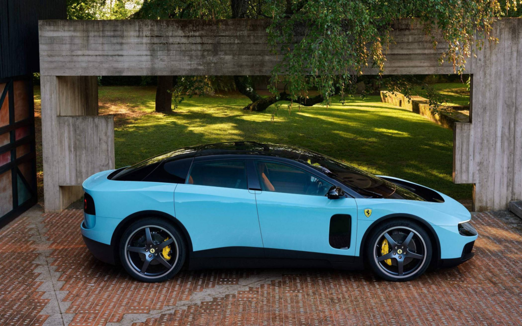 ferrari-luce-seitenansicht-blau