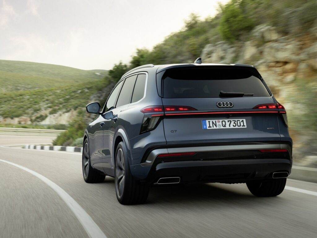 audi-q7-heck-fahren