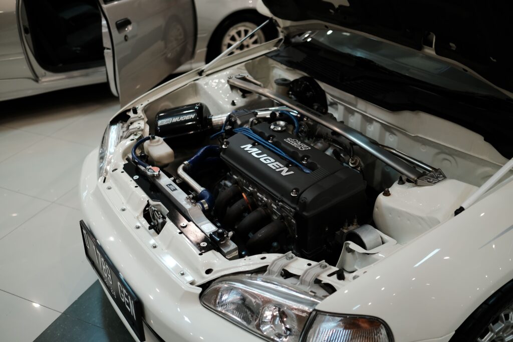 weisser-civic-motor-front