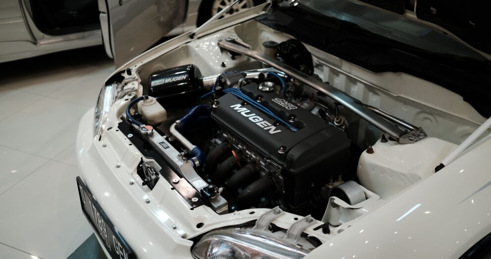 weisser-civic-motor-front