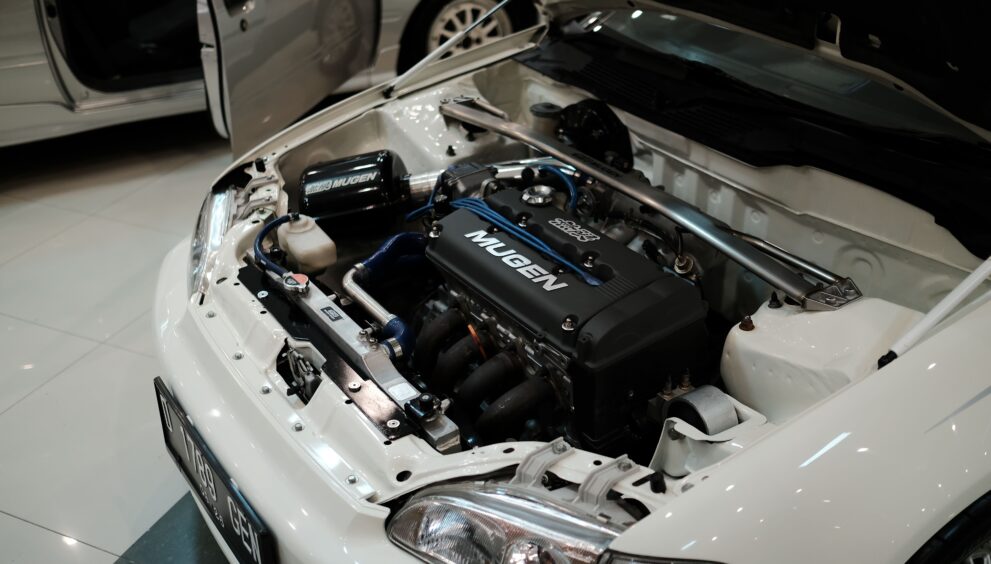 weisser-civic-motor-front